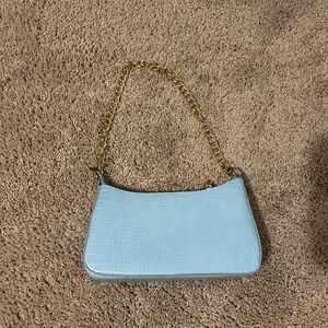 Elegant Blue Croc-Embossed Shoulder Bag with Gold Chain